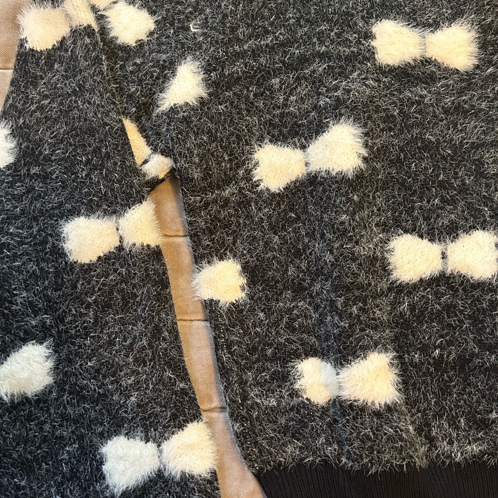 Fuzzy Bow Sweater - Picture 3 of 4